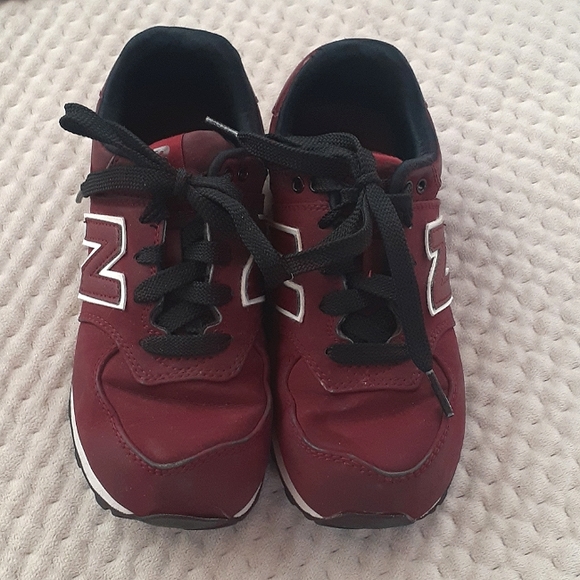 New Balance 574 | Kids 13.5 | Burgundy Black White - Picture 2 of 7